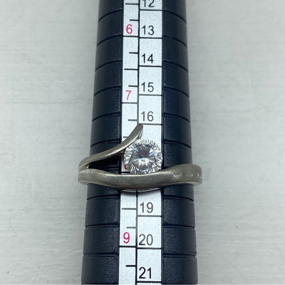 Sterling Silver Ring With Tension Set Faux Diamond CZ Ring Size 8 - Picture 1 of 10